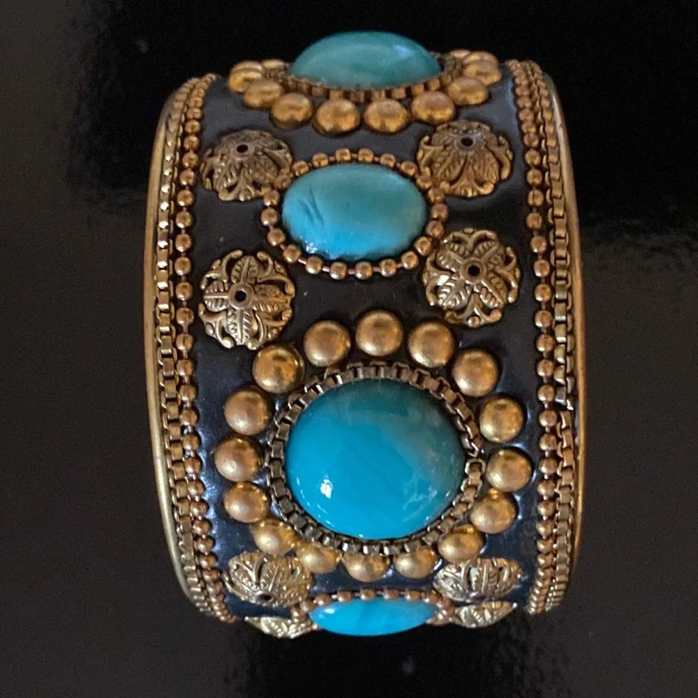 Vintage Faux Turquoise Bold Bangle Bracelet - Picture 10 of 14